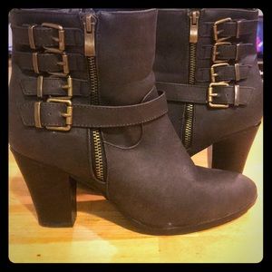 Like New Heeled Ankle Booties